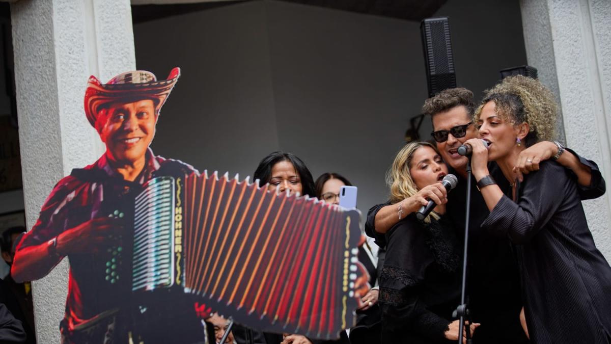 Carlos Vives y otros artistas despidieron a Egidio Cuadrado con parranda vallenata en Bogotá