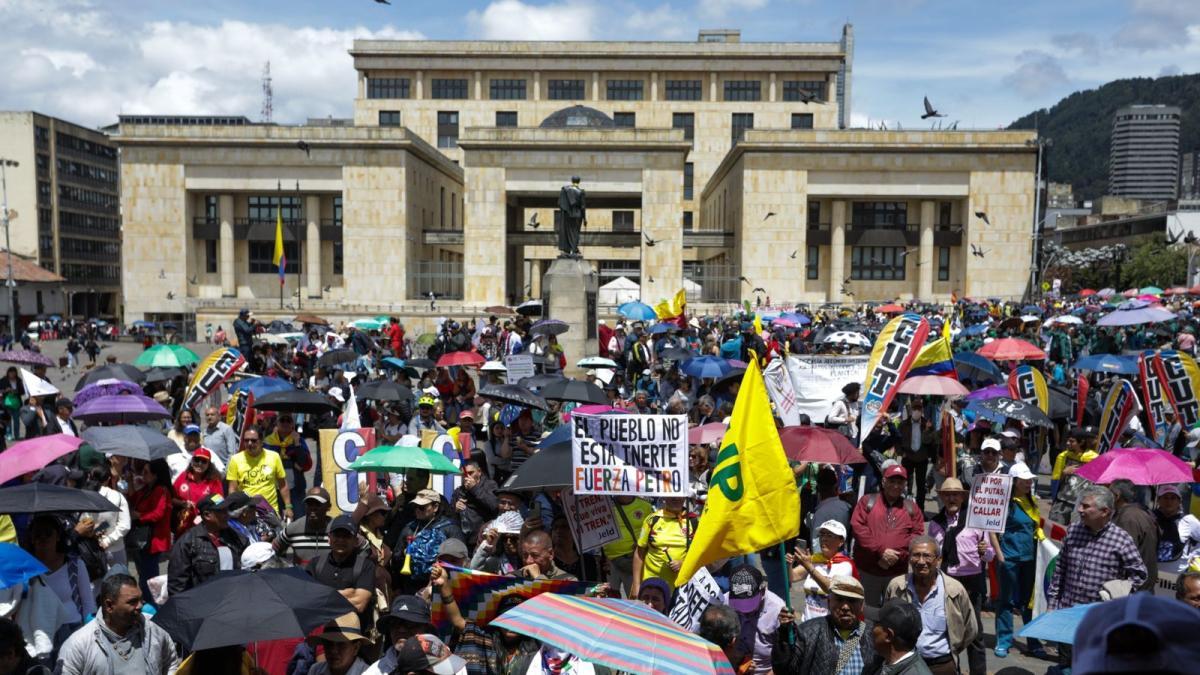 En varias capitales del país salieron a marchar en respaldo al presidente Gustavo Petro