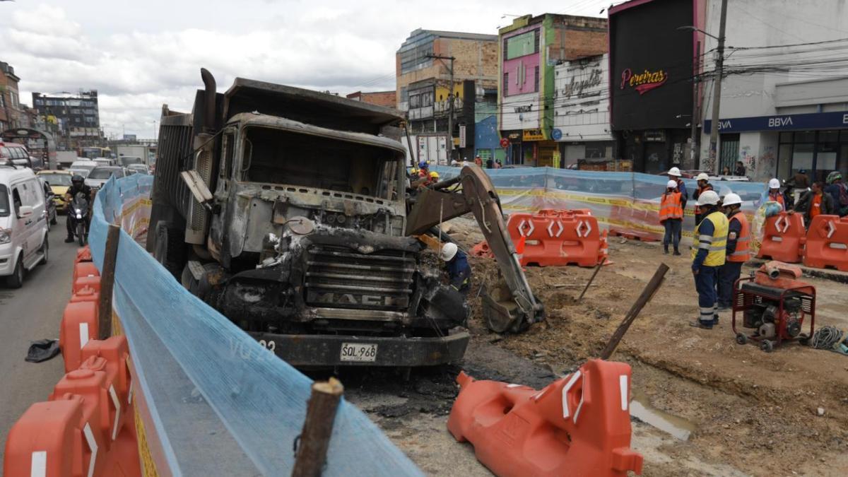 Controlan incendio en la avenida Primero de Mayo, en el sur de Bogotá: involucra a una volqueta y montacargas, empresa Metro se pronuncia 