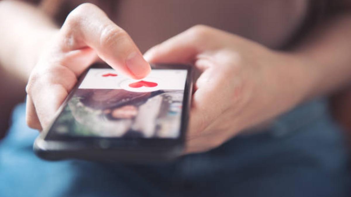 ‘Mido más de 2 metros y estas son algunas ofertas que recibo en apps de citas por mi físico’