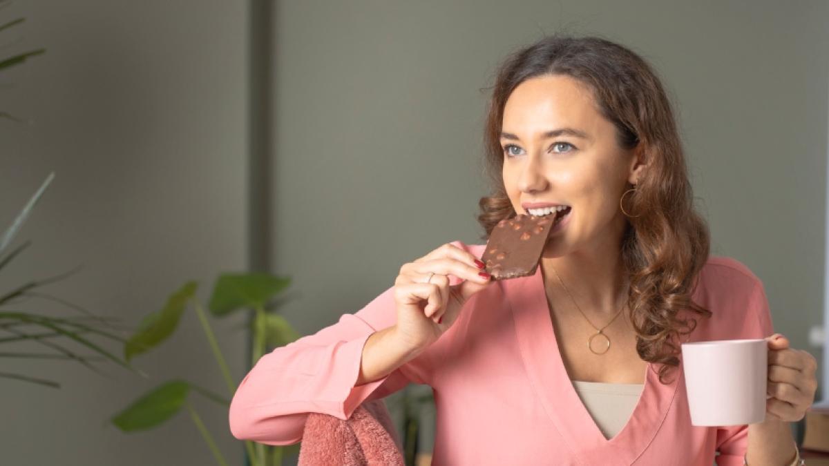 El efecto poco conocido de comer chocolate: estudio revela gran beneficio en el metabolismo de algunas personas