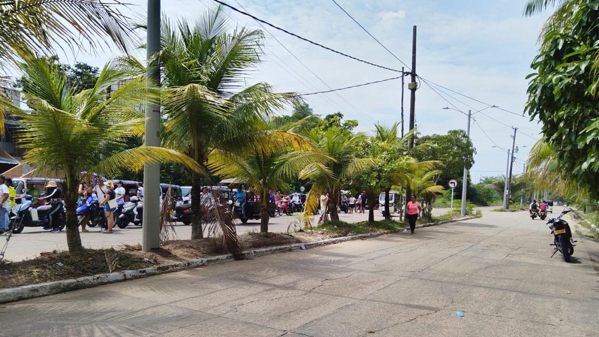 Largas filas de conductores provoca desabastecimiento de gasolina de dos semanas en Puerto Inírida, Guainía