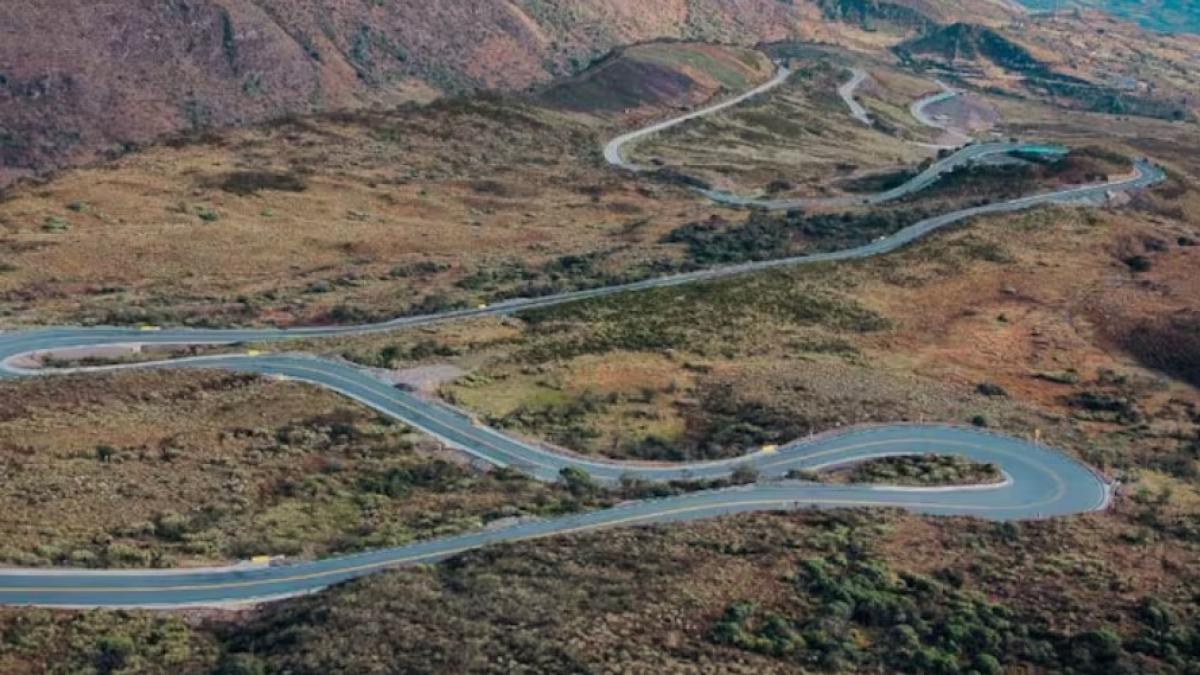 ¿Cuál es la carretera ubicada a más altura sobre el nivel del mar en Colombia? Está a 3.860 metros