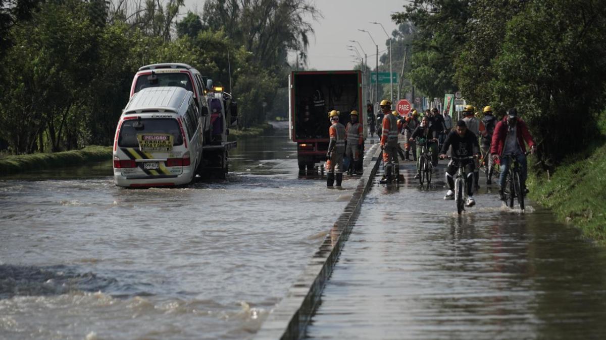 ¿Por qué se están inundando tanto las calles de Bogotá por las lluvias? El Acueducto responde 