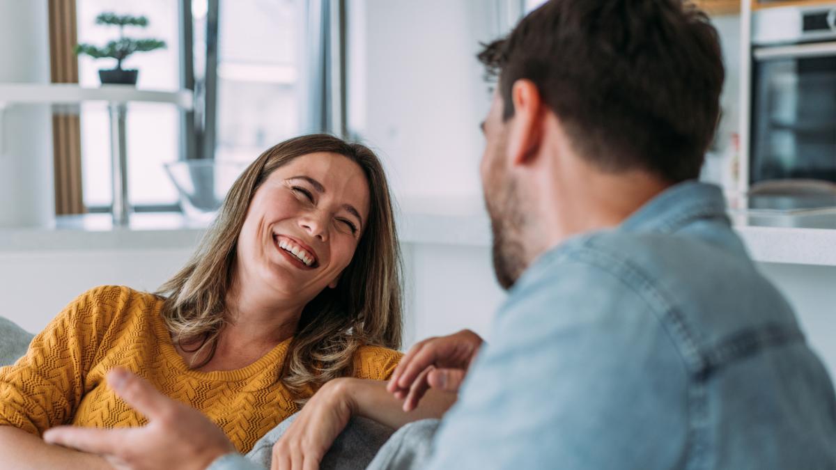 'Slowmance': la forma de construir una relación duradera, según psicóloga de Estados Unidos