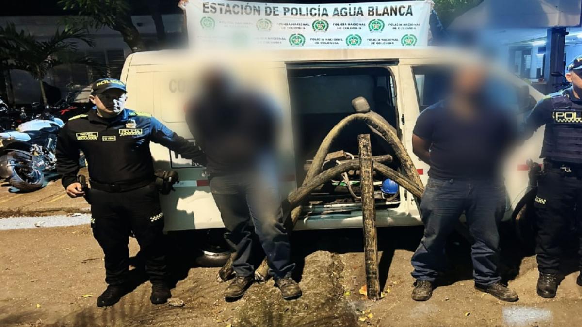 Dos hombres simulaban ser contratistas de Emcali para robar cableado telefónico: así fue la persecución hasta su captura 