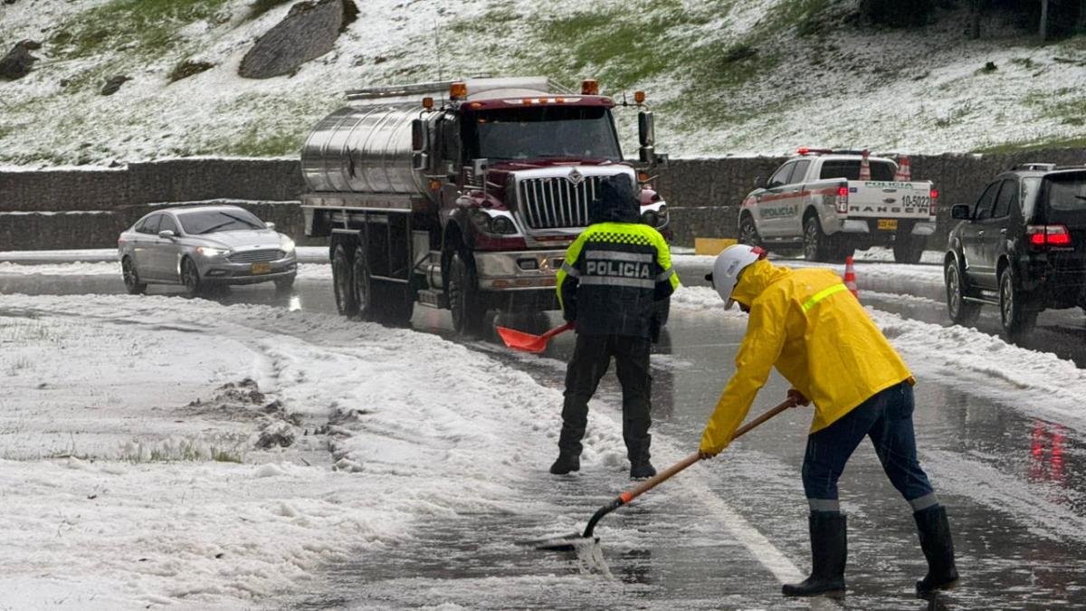 Fotos y videos | Así se vivió la fuerte granizada en el norte de Bogotá y La Calera en la tarde del sábado 