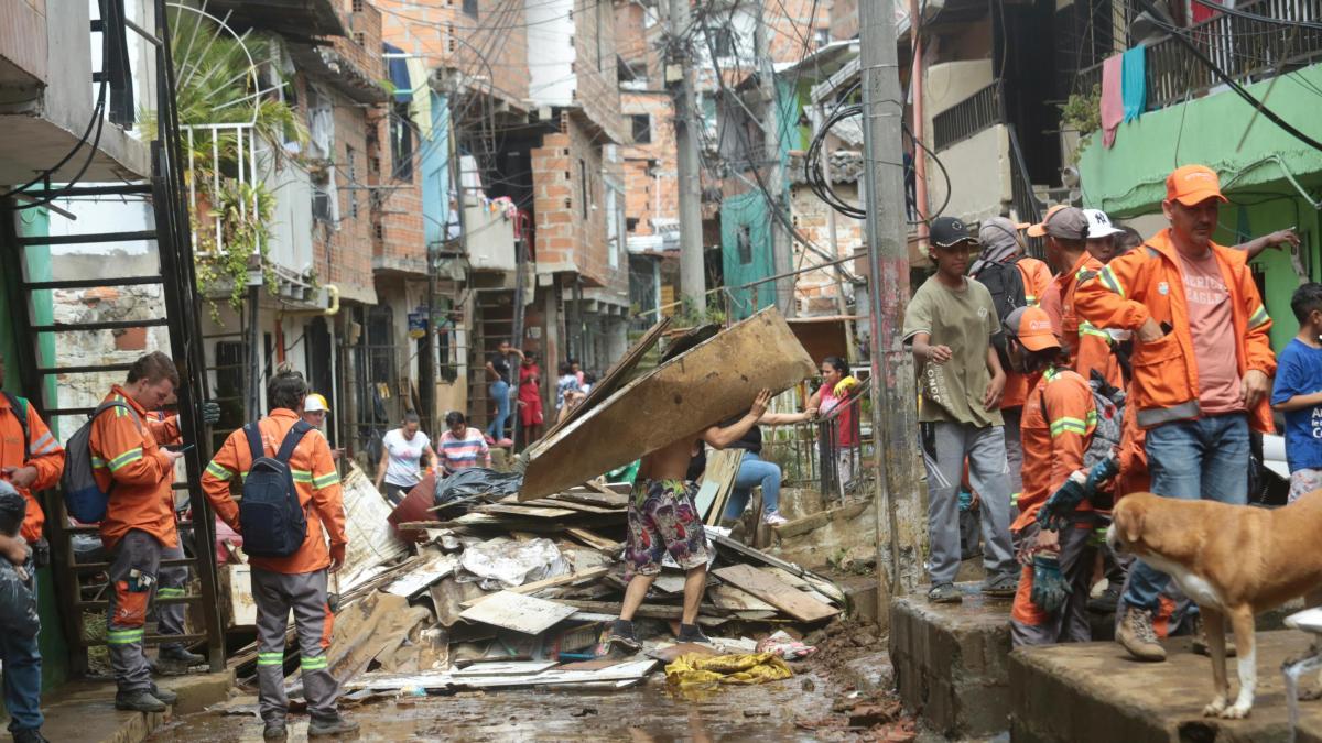 Medellín: Familias damnificadas por ruptura de tubo madre recibirán auxilio de un salario mínimo mensual 