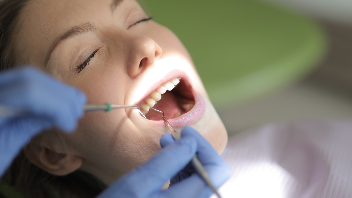 Tres alimentos para proteger el esmalte de los dientes y decirle adiós al color amarillo