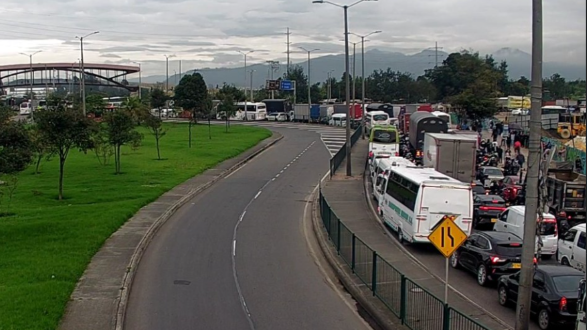 EN VIVO movilidad Bogotá| Por congestión en la calle 80 rutas de TransMilenio activan desvíos, tome rutas alternas 