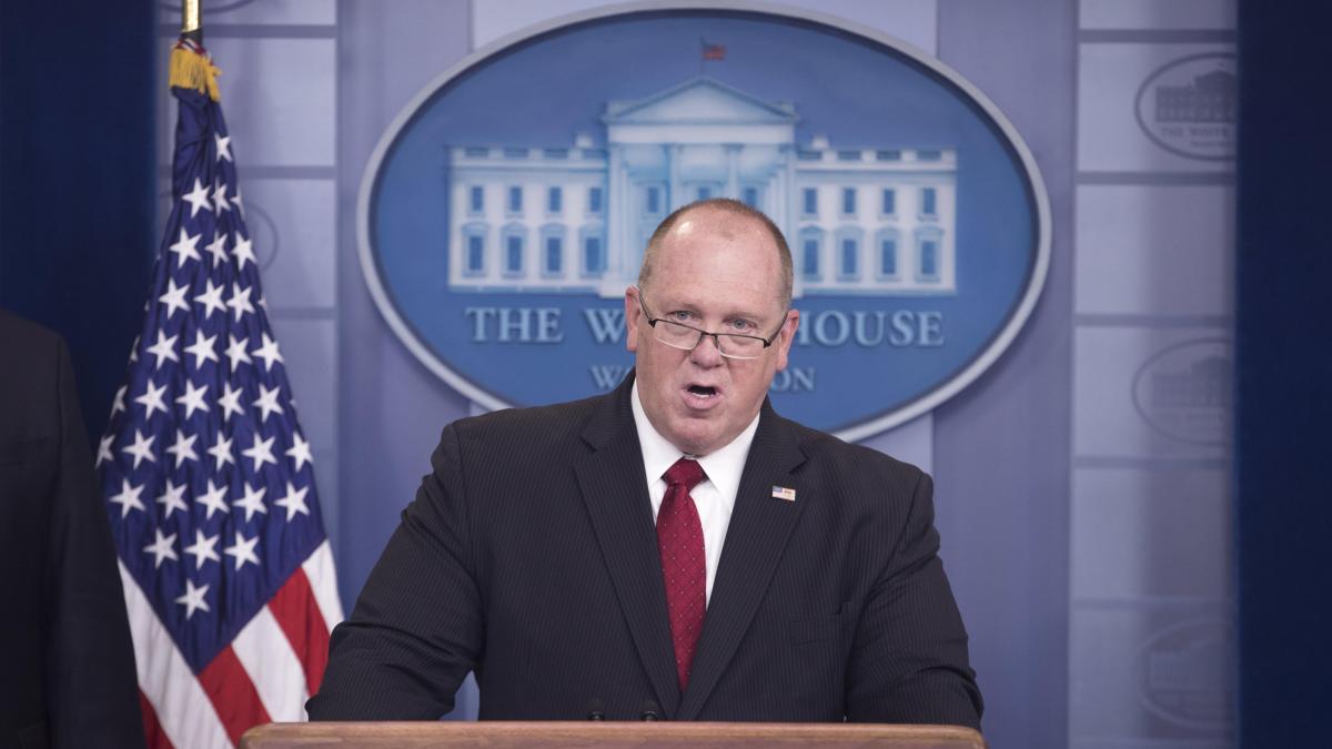 Prisión de Alcatraz en California detendría también a estos migrantes, según el zar de la frontera