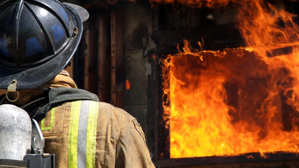 La inesperada acusación contra un bombero de Nueva York: lo arrestaron por comenzar un incendio