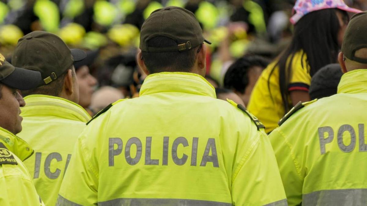 Insólito: Dos policías le habrían exigido a la dueña de un Spa $15 millones y liposucción para la pareja de uno de ellos