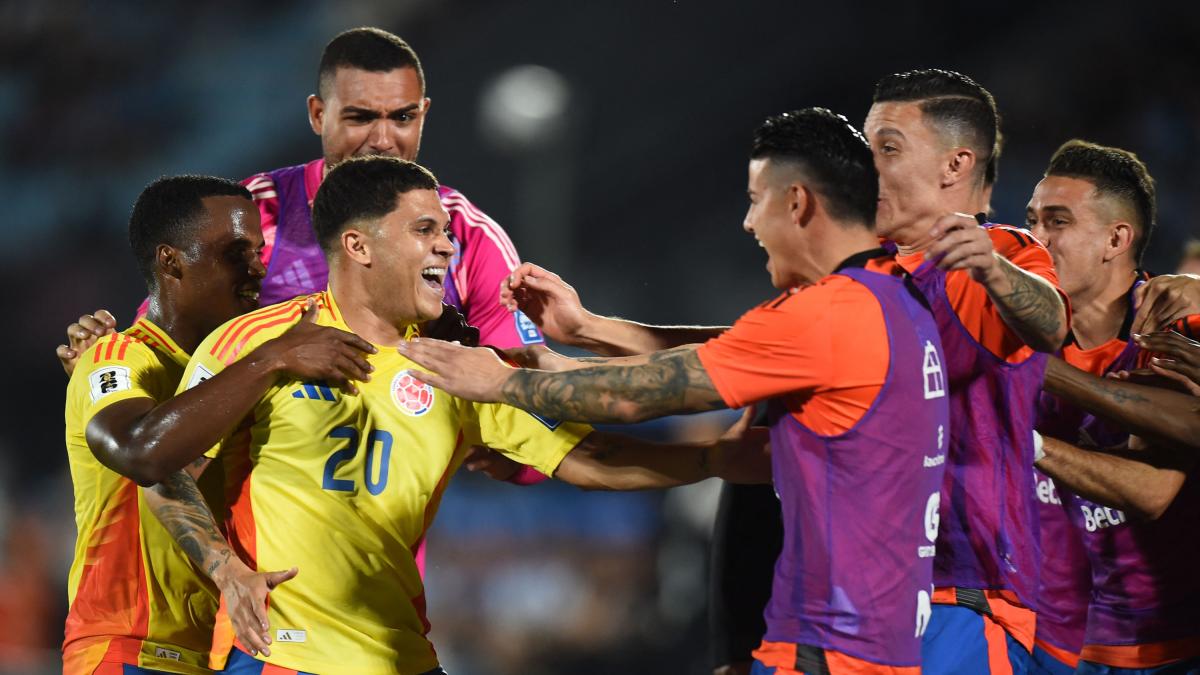 Video | No se pierda el golazo de Juan Fernando Quintero de tiro libre, con el que Colombia comienza a ganarle a Uruguay