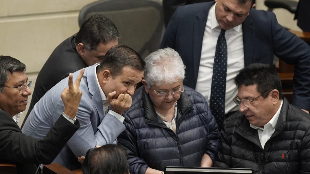 Empate en votación de nuevo magistrado de la Corte Constitucional en Senado; anulan elección por aparición de un voto de más en la urna