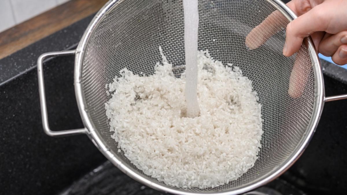 Especialistas revelan cuál es la forma correcta de lavar y cocinar el arroz: así puede sacarle más beneficio a los nutrientes
