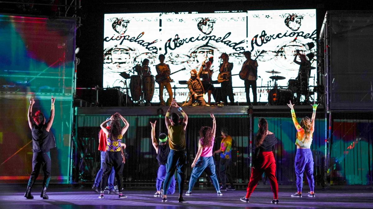 Los convulsionados años 90 y la música de Aterciopelados vibra en las tablas: no deje de ver 'Florecita rockera'