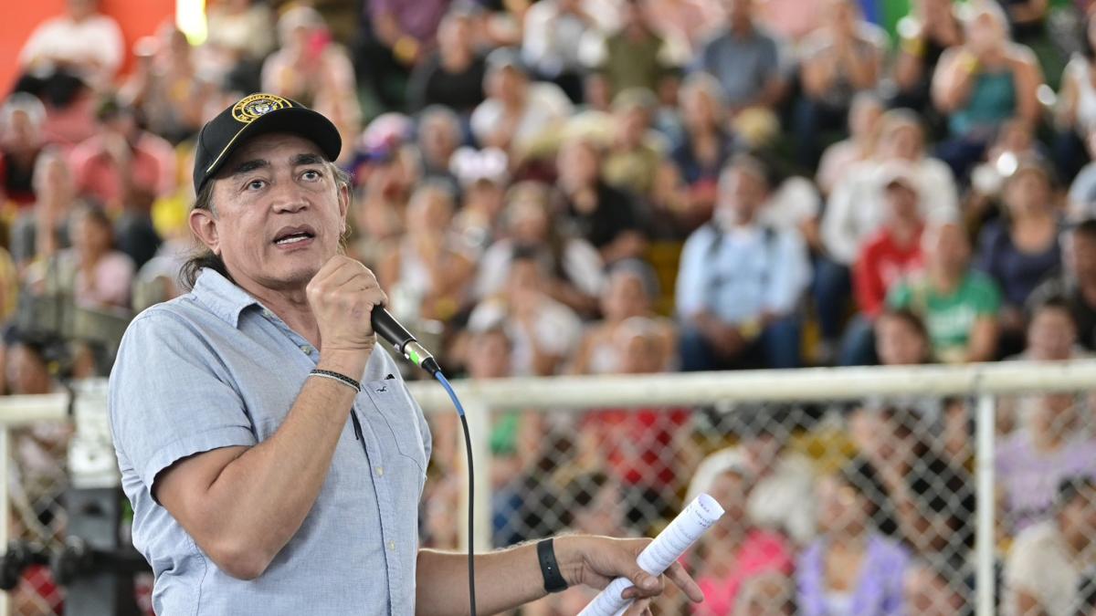 Centro Democrático denunció penalmente a Gustavo Bolívar por presunto hostigamiento a la libertad de prensa