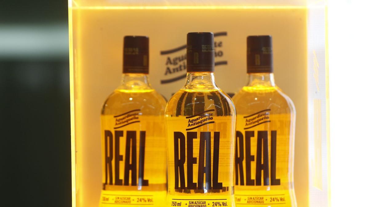 Tras el litigio por supuesto plagio, la FLA vuelve al mercado con el aguardiente amarillo