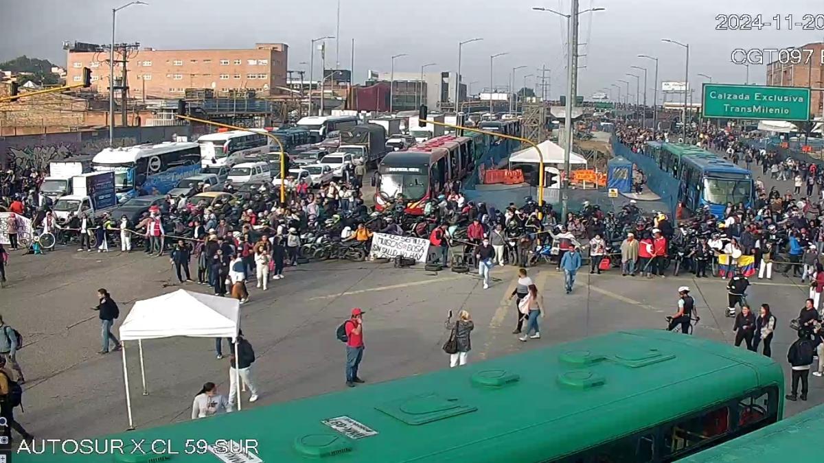 EN VIVO movilidad Bogotá| Caos vial en la Autopista Sur por manifestación; hay varias estaciones de TransMilenio cerradas 