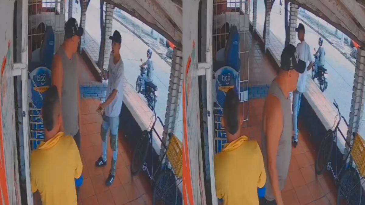 Impactante video: un sujeto con arma de fuego atraca a dos ciudadanos que compraban en una tienda de Barranquilla