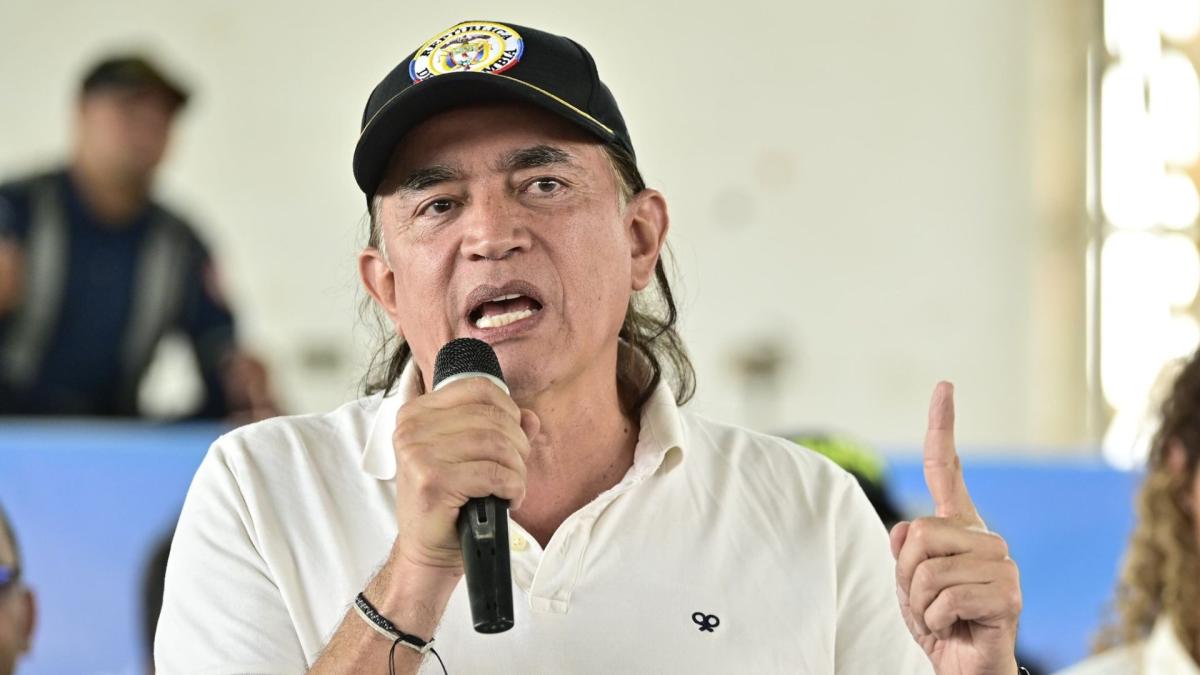 Centro Democrático denuncia nuevamente a Gustavo Bolívar, esta vez por haber realizado presuntos acuerdos con consulados