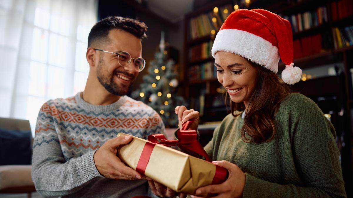 ¿Necesita devolver sus regalos de Navidad? Tiene tiempo hasta esta fecha en Walmart y Amazon