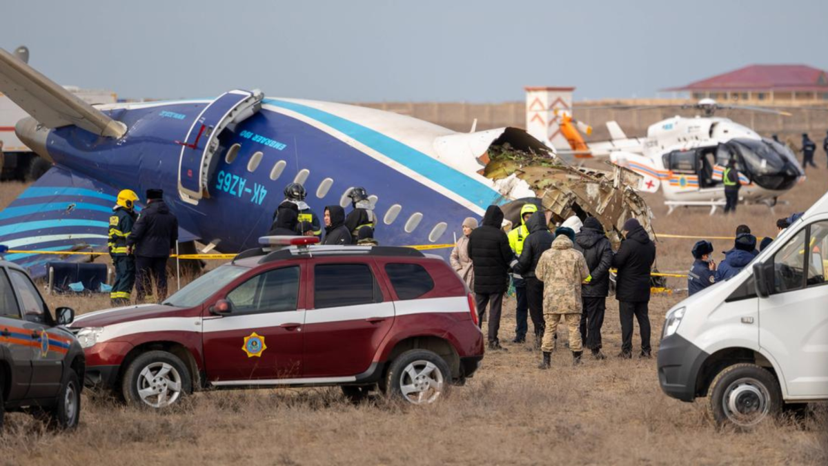 Funcionario de EE. UU reveló que un misil ruso pudo causar la caída del avión en Kazajistán