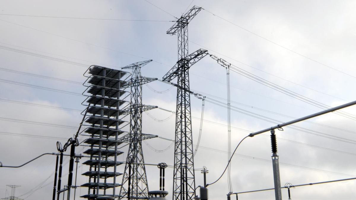 Finlandia investiga a un buque ruso que pudo haber dañado un cable submarino de electricidad