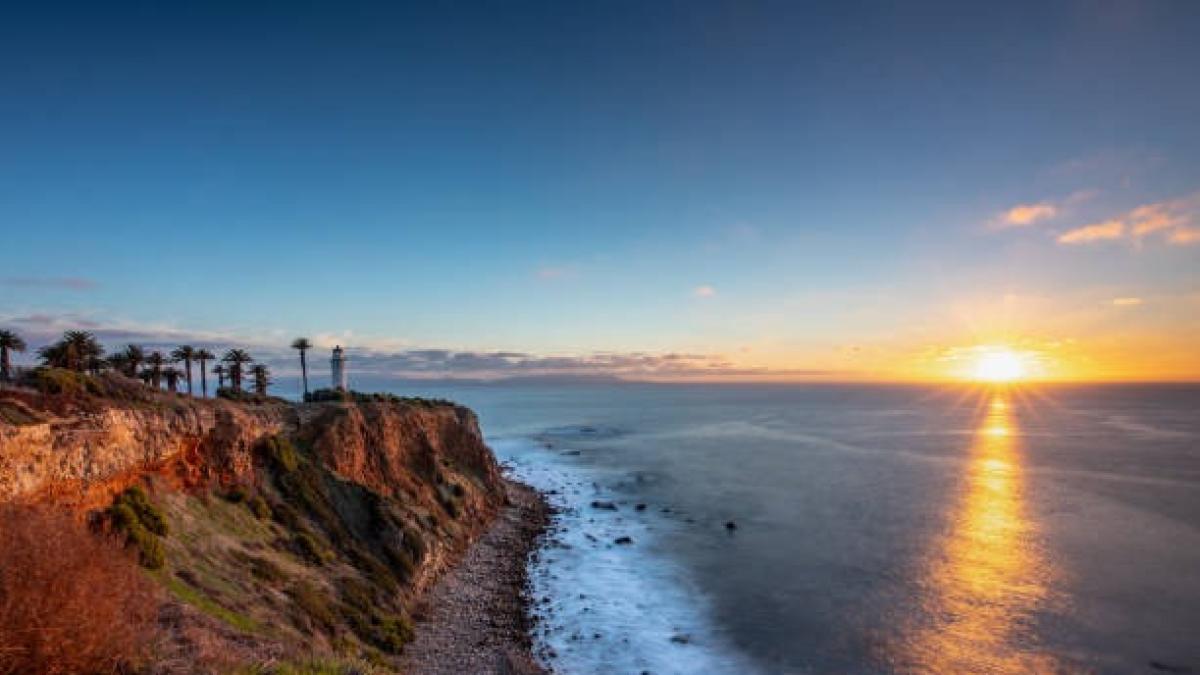 California: policías de Los Ángeles investigan un macabro hallazgo en la playa