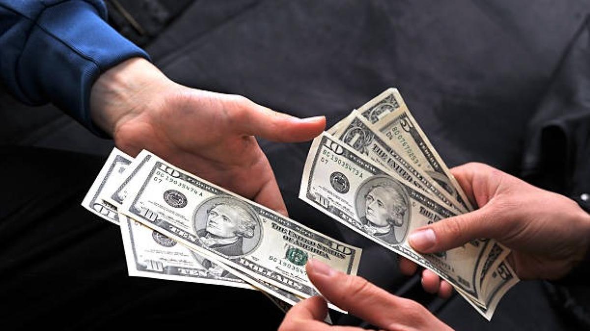 ¿No se distinguen los billetes falsos? El inédito caso que se volvió viral en Estados Unidos