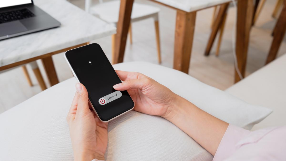 La razón por la cual expertos sugieren reiniciar el celular cada semana