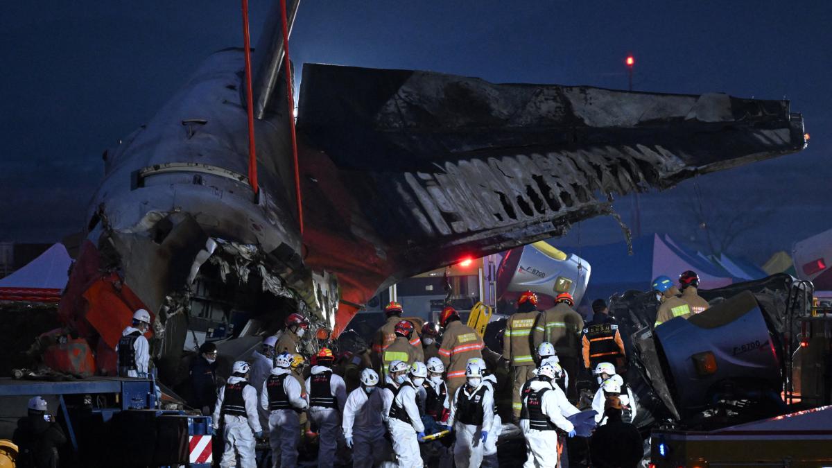 Policía surcoreana prohibe salir del país al encargado de Jeju Air mientras se investiga el accidente aéreo