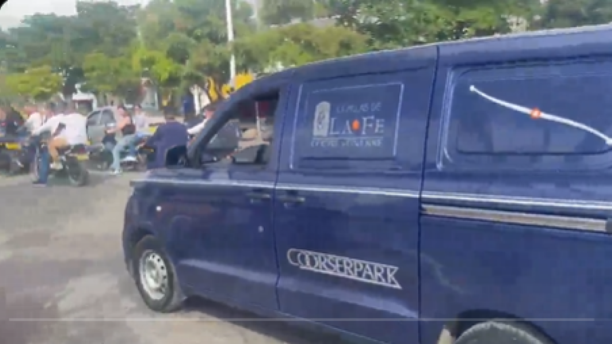 Desgarrador video: comunidad recibe cuerpos del pastor Lora, esposa e hija en Aguachica (Cesar)