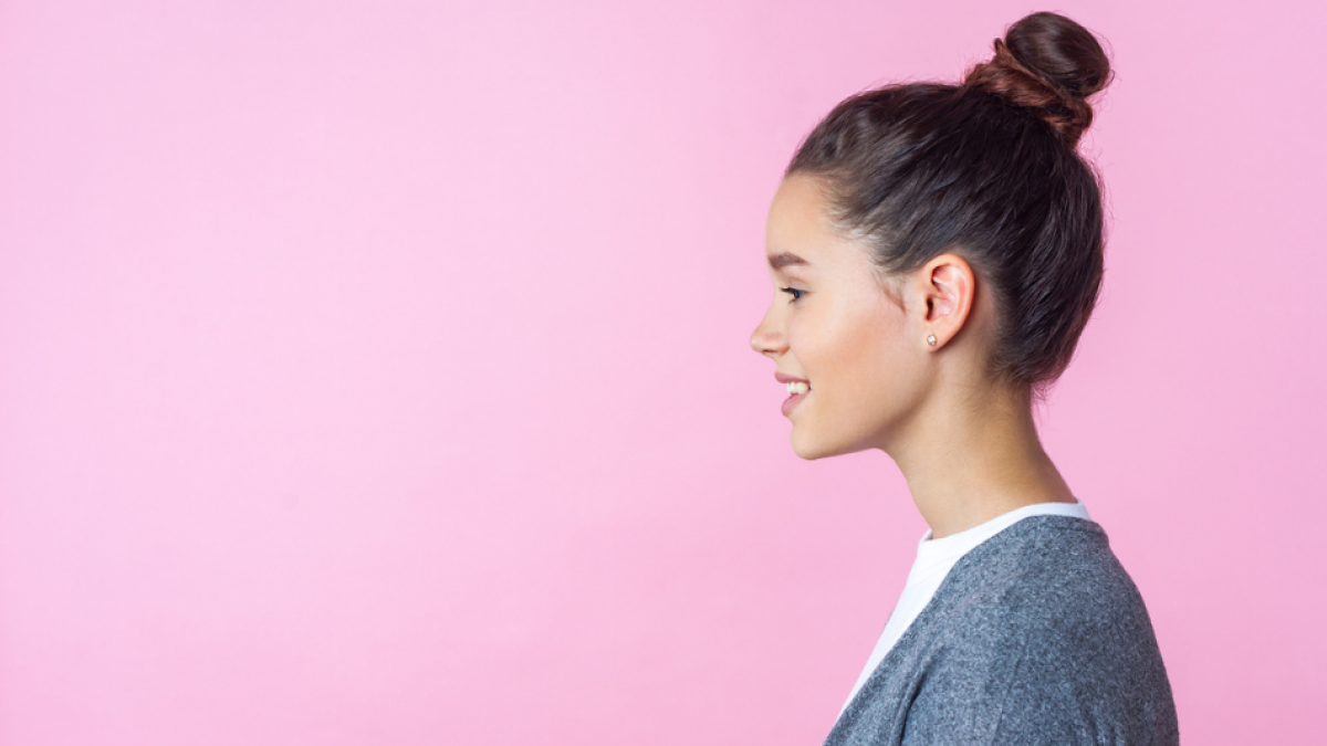 ¿Qué significa llevar siempre el cabello recogido, según la psicología?