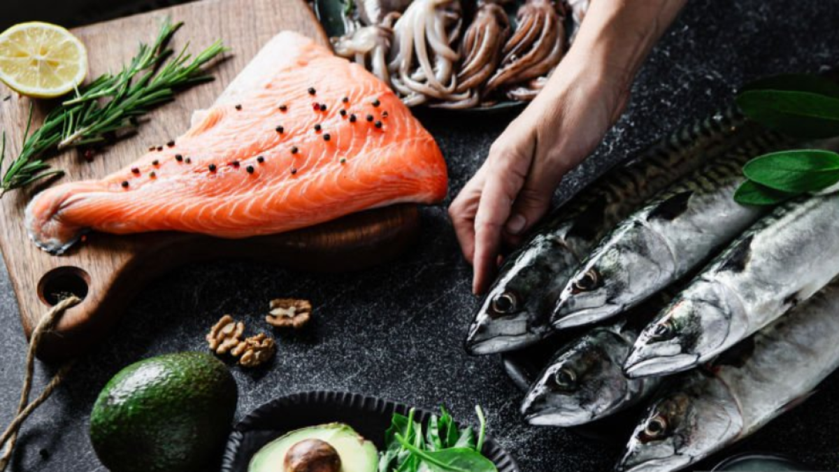 Ni atún ni salmón: el pescado más barato y con más Omega para reducir el colesterol