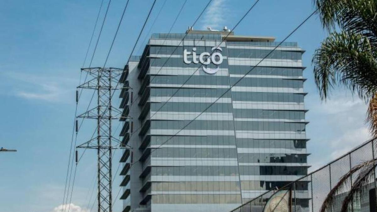 Este es el servicio que tiene a Tigo pagando millonarias multas por no prestarlo como debe ser a los usuarios: SIC