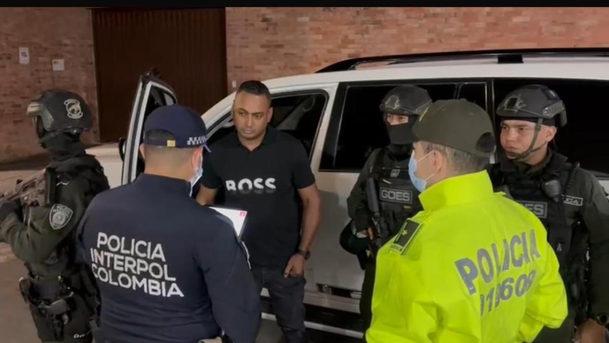 Venezuela'dan Ekvador'a göçmenlerin trafiğinden atanan takma çikolata