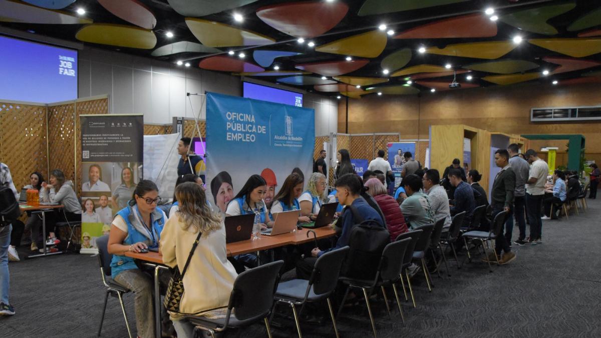 Medellín se posiciona por quinto trimestre consecutivo como la ciudad capital del país con menor tasa de desempleo