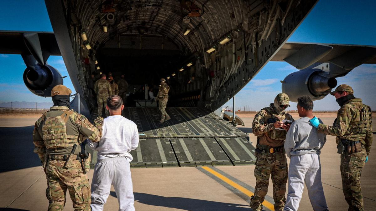 Juez en Estados Unidos inicia proceso para declarar al Gobierno Trump en desacato por expulsión exprés de migrantes