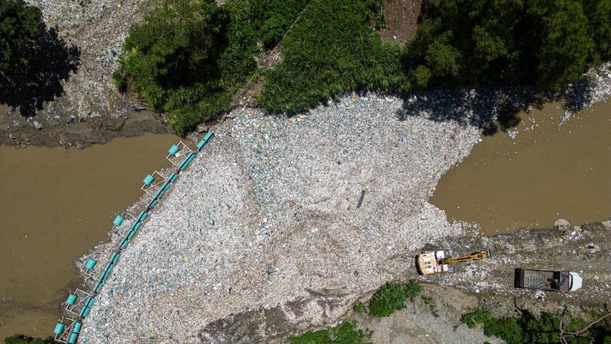 La tecnología de barreras y burbujas con la que limpiarían caños y canales en Cartagena