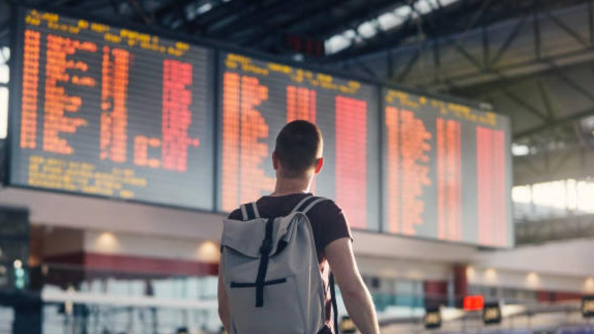 Volver a Latam o mudarse a Europa: ¿qué es mejor para los migrantes de Estados Unidos, según la IA?