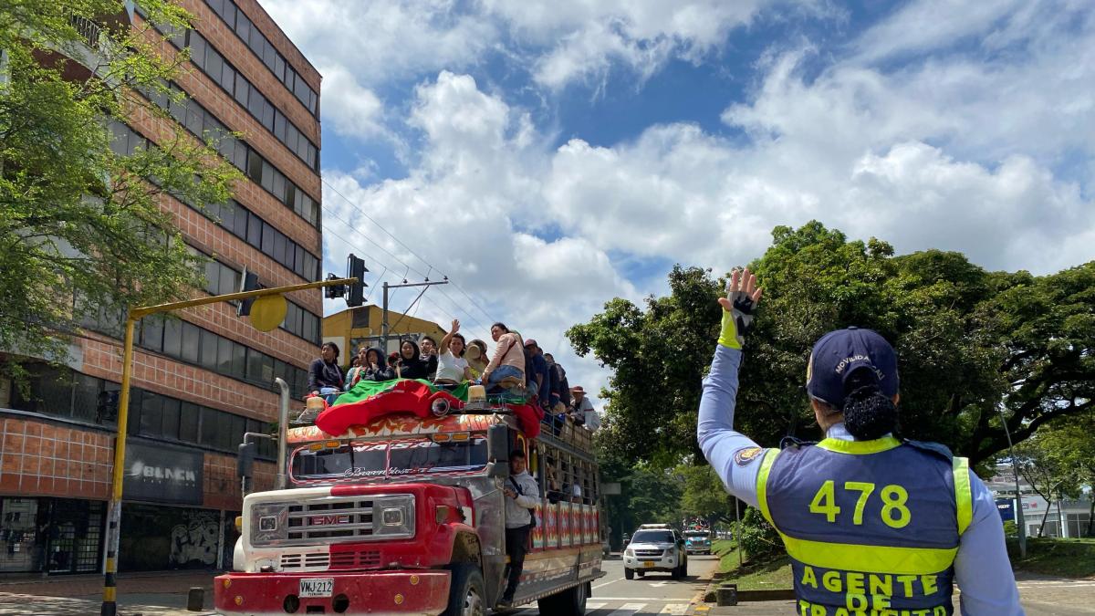 Başkan Gustavo Petro tarafından teşvik edilen reformları desteklemek için Cauca'dan Yerli Minga, Cali'de seferber edildi.