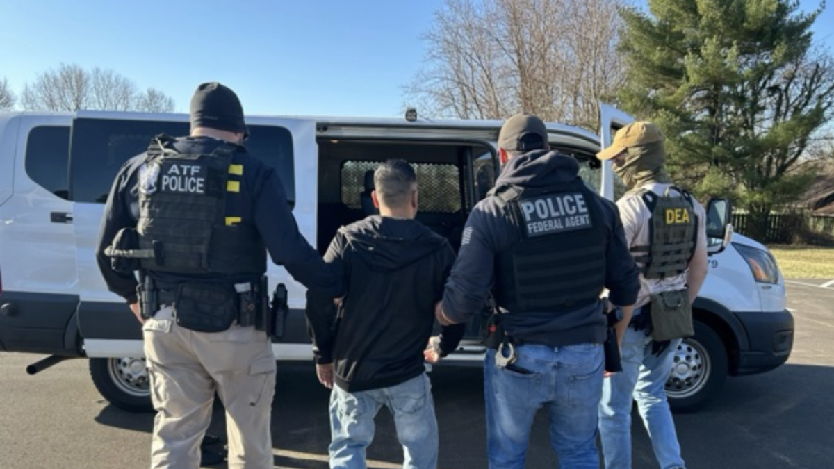 Tenía una orden de deportación de hace 30 años e ICE lo descubrió de la forma menos pensada: fue arrestado