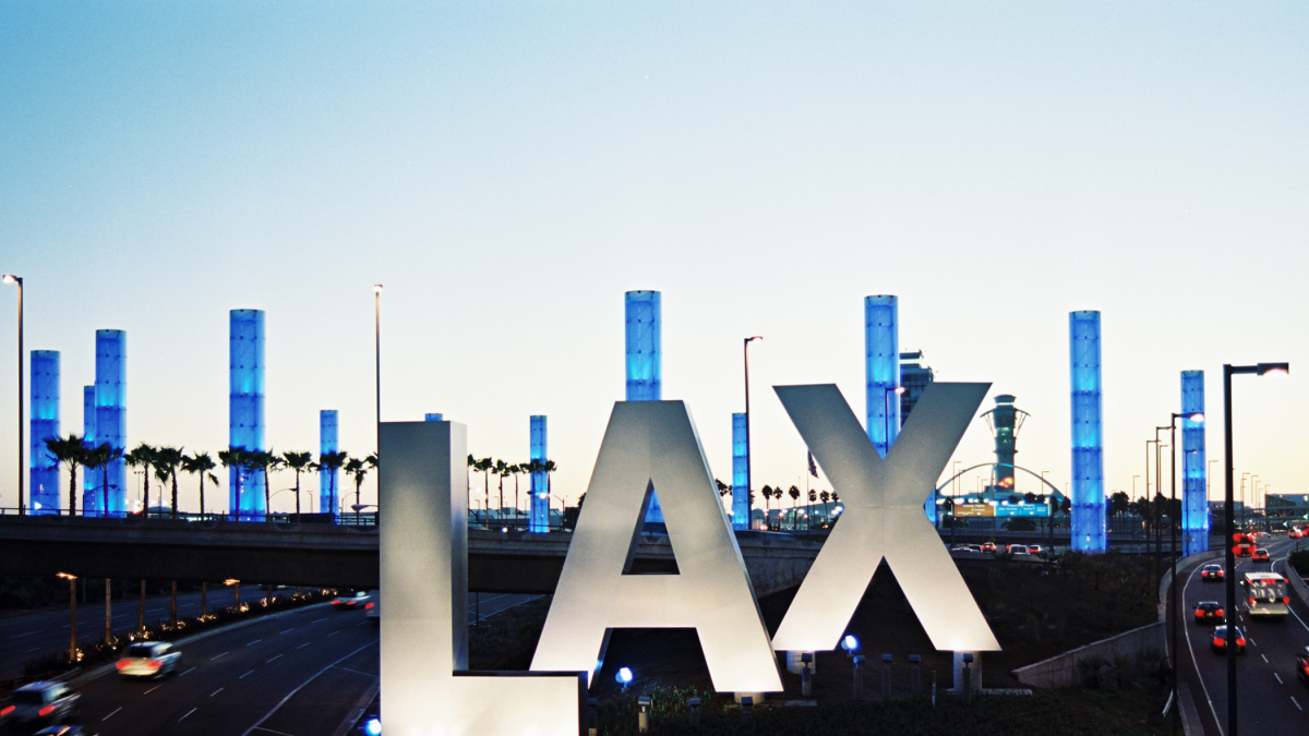 En junio, estará lista una construcción cerca de LAX que mejorará la forma de viajar