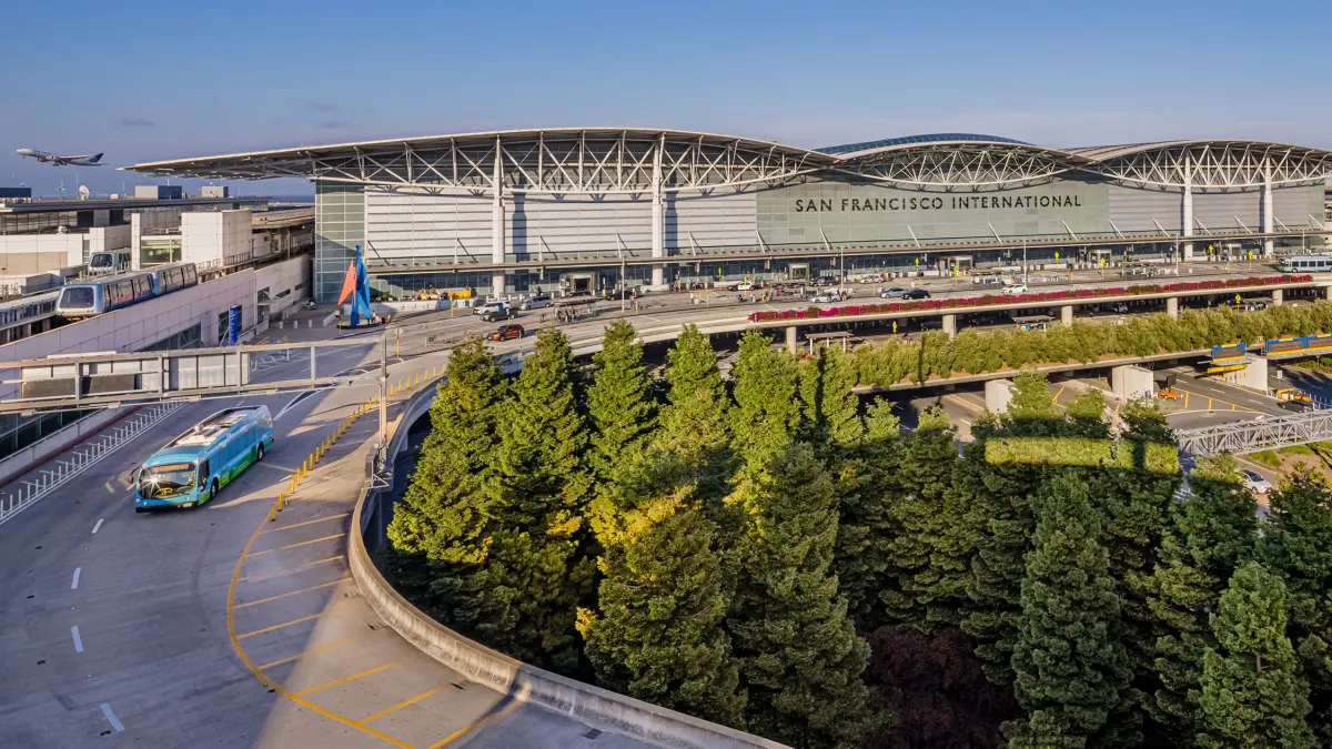 Si va a este aeropuerto de California, debe conocer una extraña norma que genera controversia
