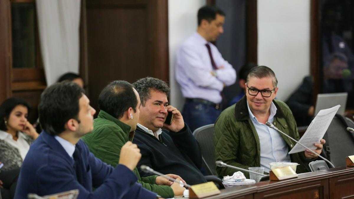 La reforma del transfuguismo fue aprobada en el quinto debate en el Senado; aún le faltan tres 'rounds'