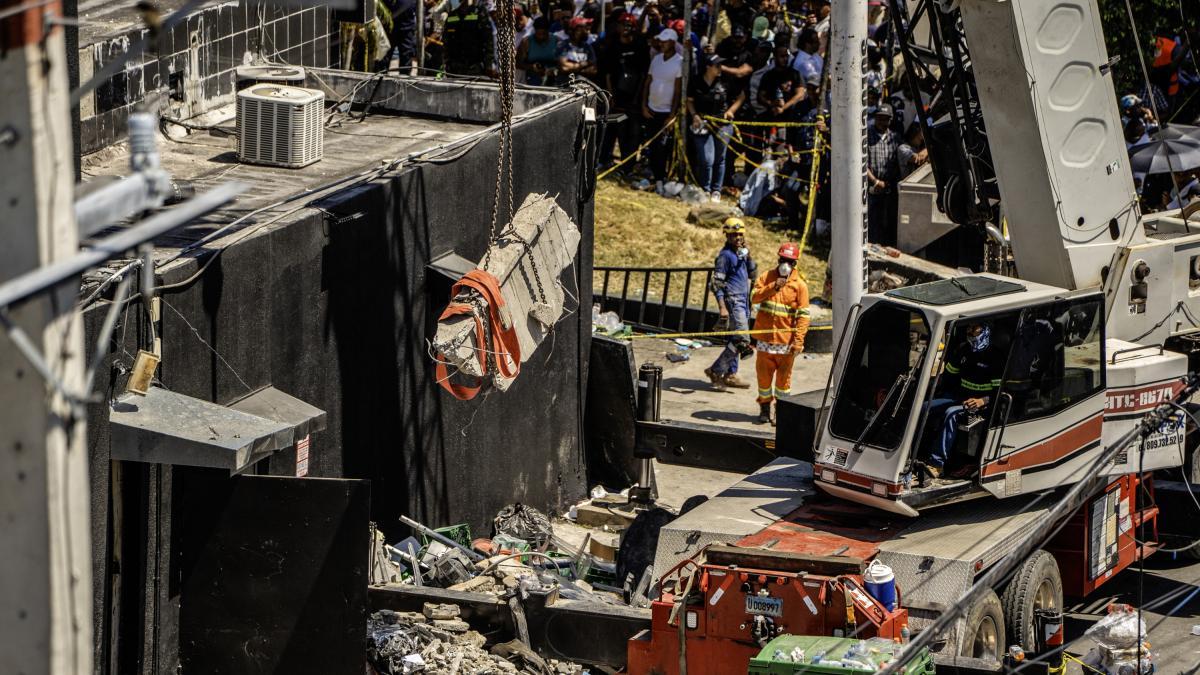Desplome de Jet Set | Los momentos previos a la tragedia en República Dominicana: 'Una arenilla cayó en la mesa'