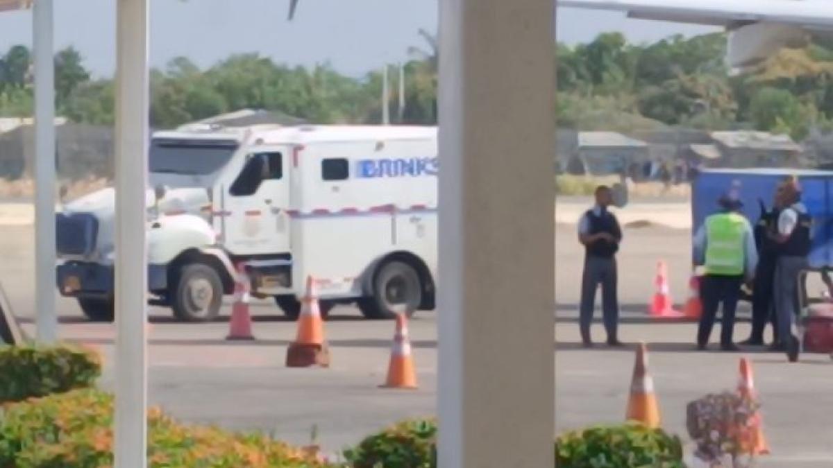 Reportan robo de película a carro de valores en medio de la pista del aeropuerto Almirante Padilla de Riohacha