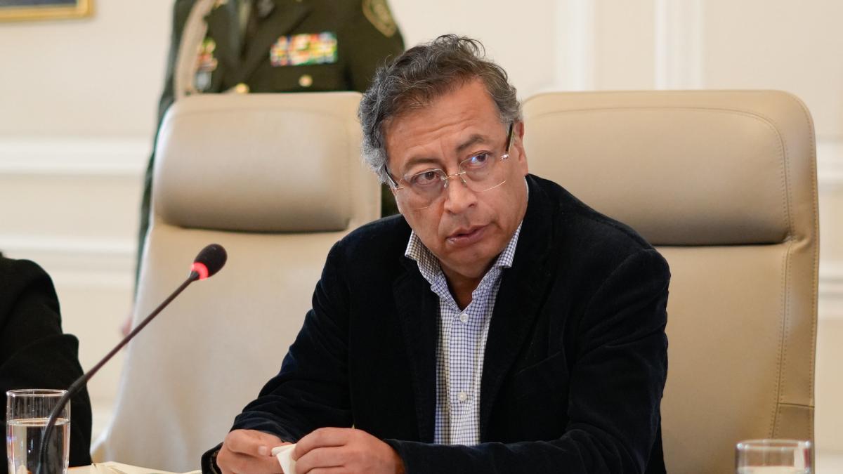 Presidente Petro explica las razones del paso de pagos del 2024 para el siguiente año: volvió a criticar pagos a 4G